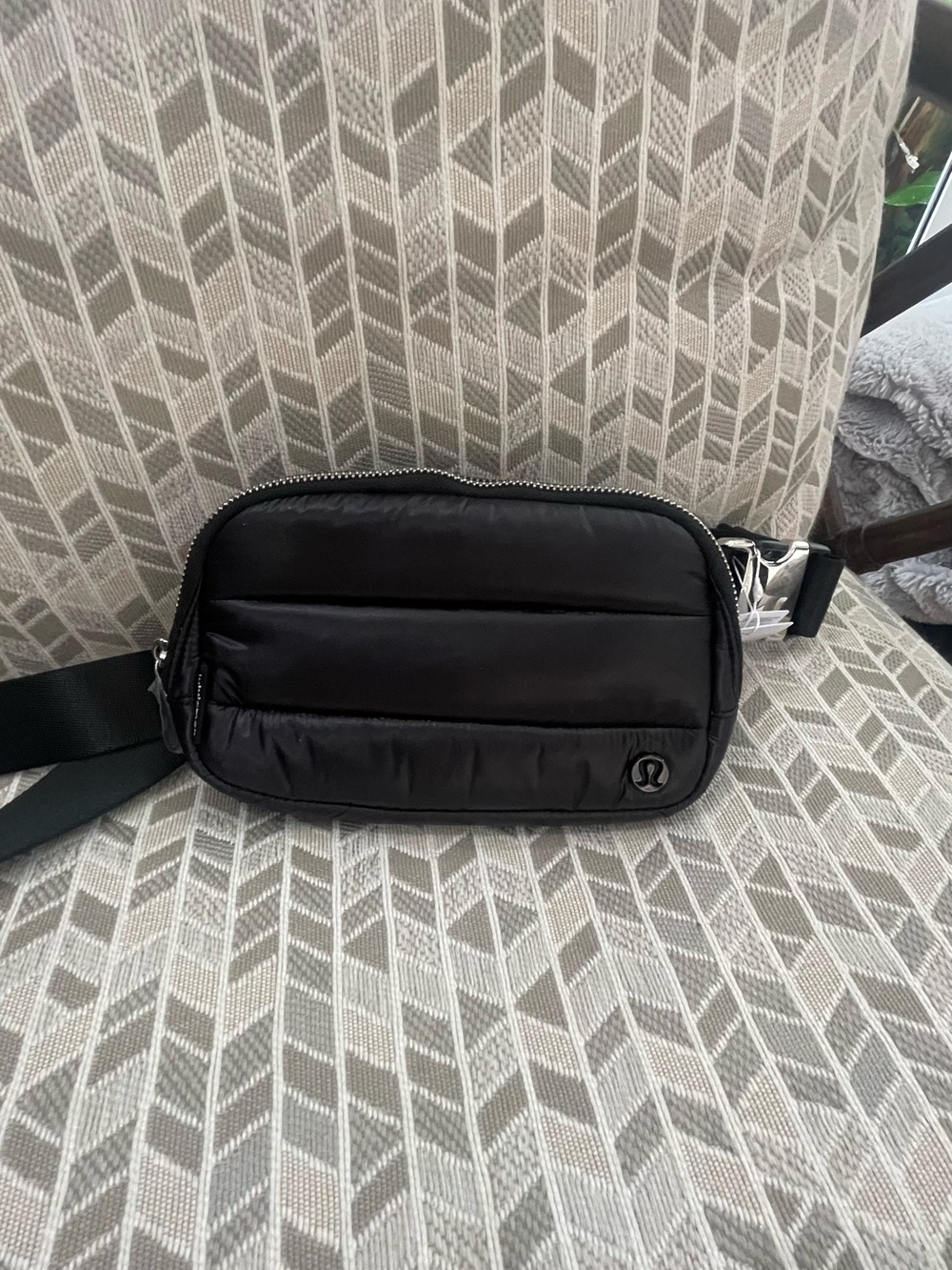 Everywhere Lululemon Wunder Puff Black Belt Bag with Silver Hardware